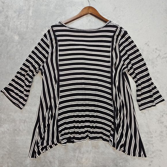 CATO Top Womens 26/28W Black White Striped Stretch Sharkbite Lightweight Knit - Picture 2 of 8